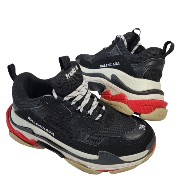 BALENCIAGA Triple S Sneaker Womens Sz 38 Black Made In Italy Designer Athleisure - Picture 1 of 13
